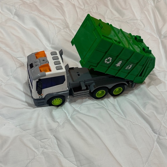 NEW Green and White Toy Garbage Truck - Picture 5 of 9